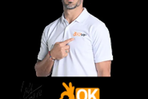 Người chơi poker đang thực hiện cược giá trị với bài thắng